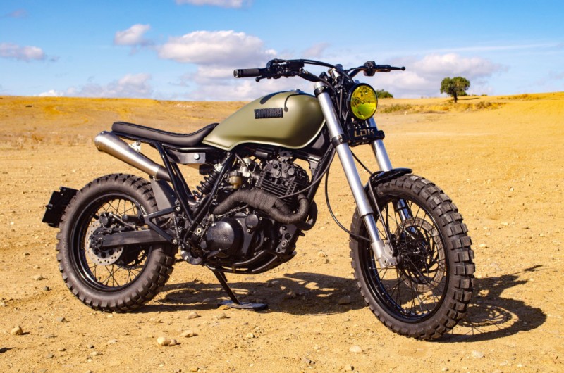 Yamaha XT600 Jadi Scrambler Bergaya Army